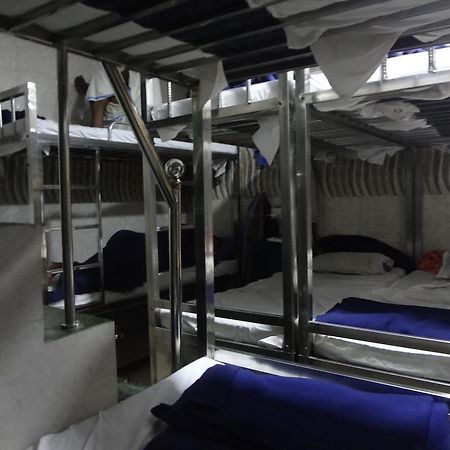 Aashiyana Dormitory Mumbai Exterior photo