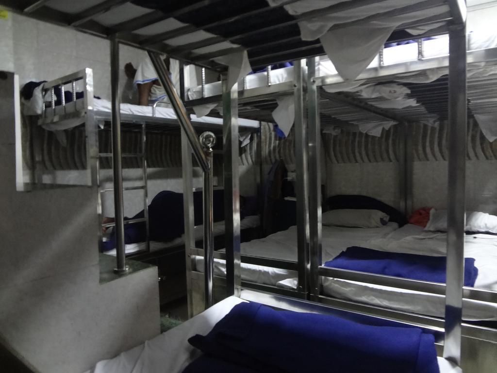 Aashiyana Dormitory Mumbai Exterior photo