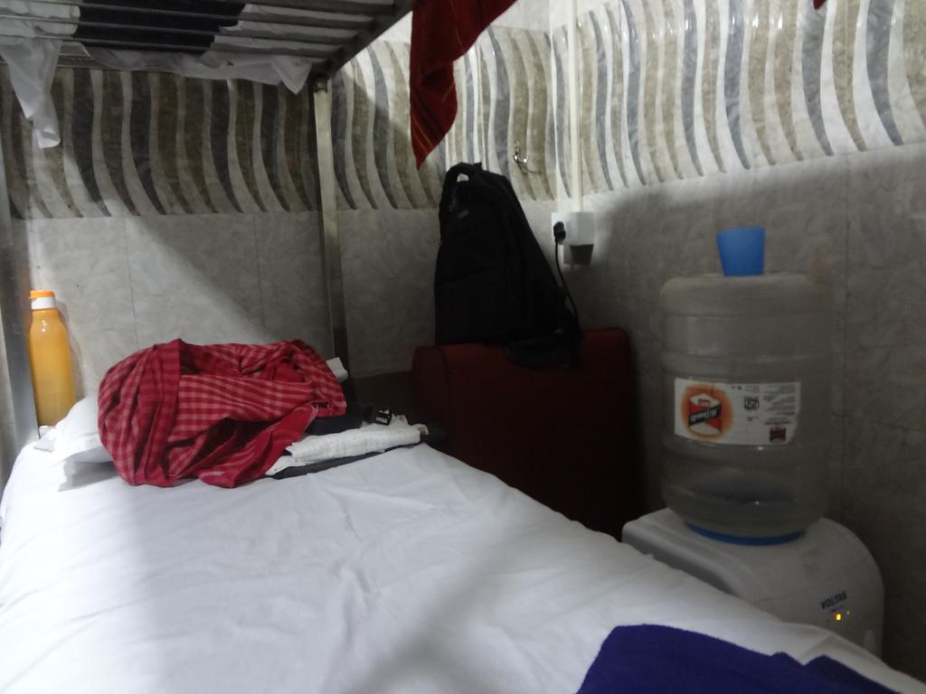 Aashiyana Dormitory Mumbai Exterior photo